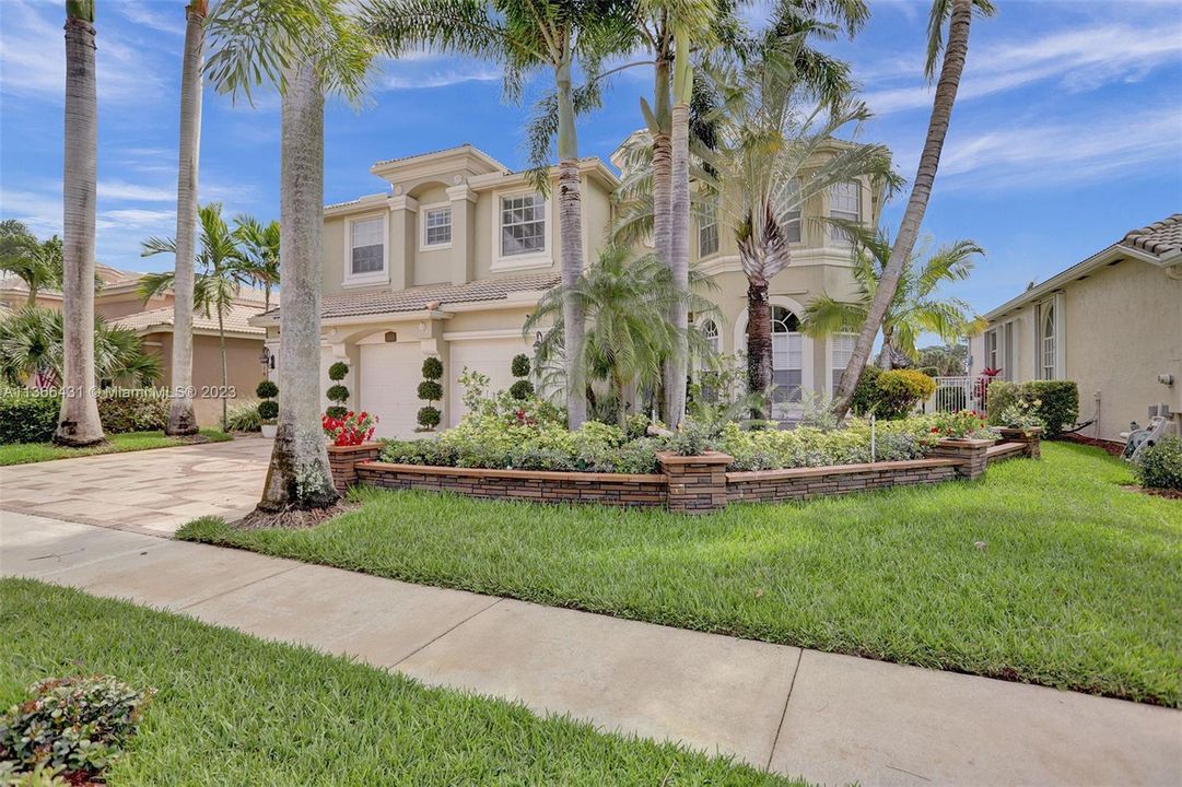 Recently Sold: $1,295,000 (6 beds, 7 baths, 4224 Square Feet)