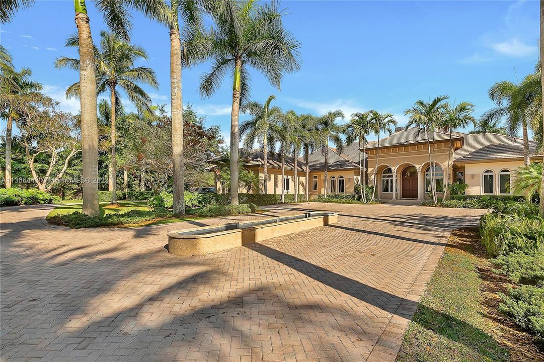 Recently Sold: $2,500,000 (4 beds, 4 baths, 5655 Square Feet)