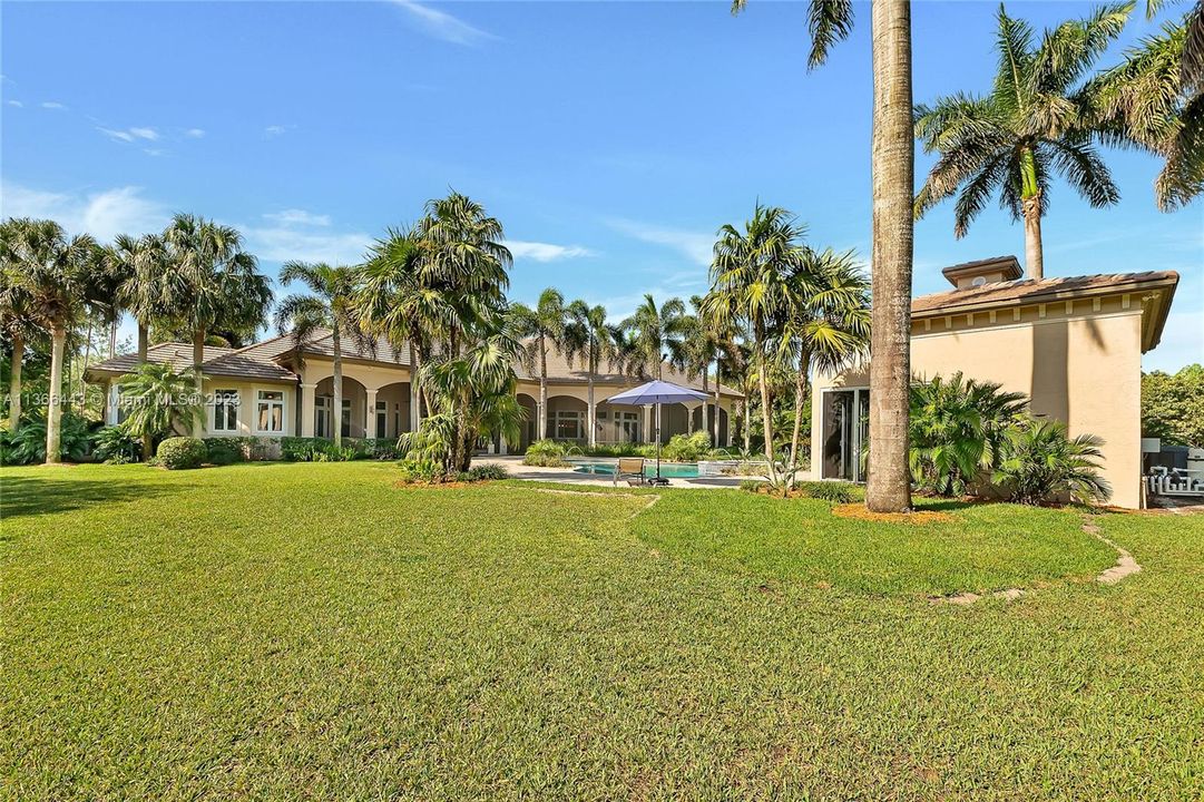 Recently Sold: $2,500,000 (4 beds, 4 baths, 5655 Square Feet)