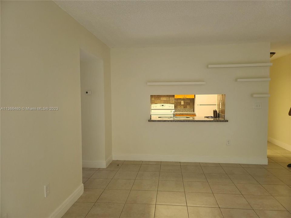 Недавно арендовано: $2,300 (2 спален, 1 ванн, 981 Квадратных фут)