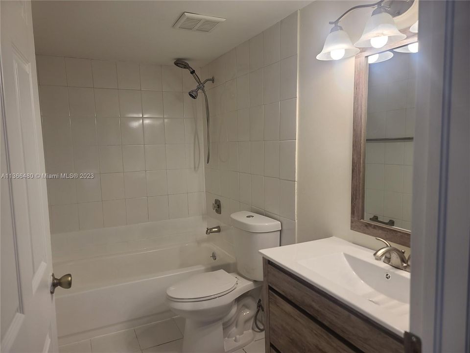 Недавно арендовано: $2,300 (2 спален, 1 ванн, 981 Квадратных фут)