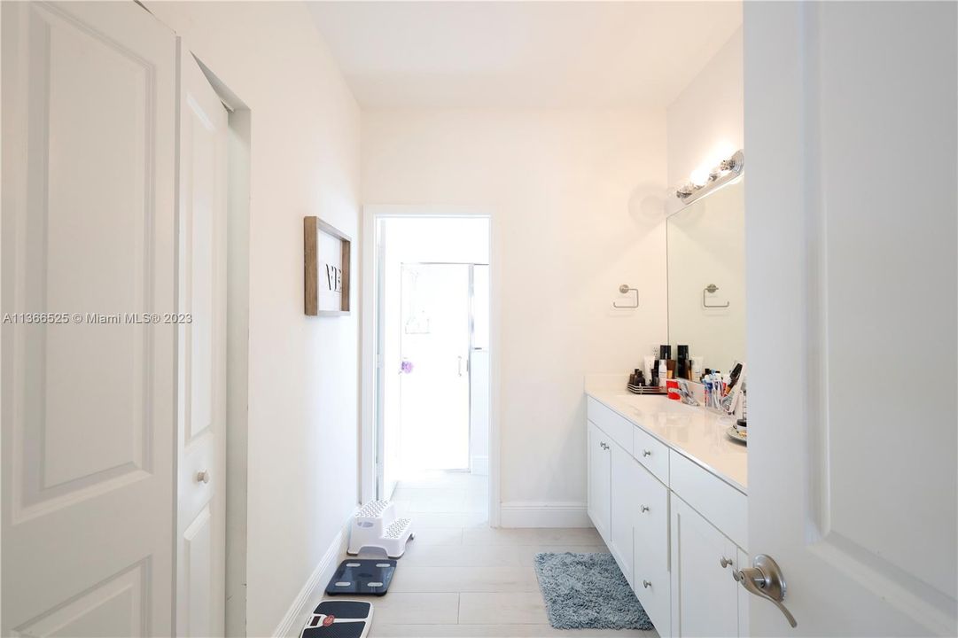 Recently Rented: $6,500 (5 beds, 4 baths, 2911 Square Feet)