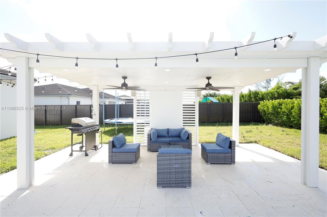 Recently Rented: $6,500 (5 beds, 4 baths, 2911 Square Feet)