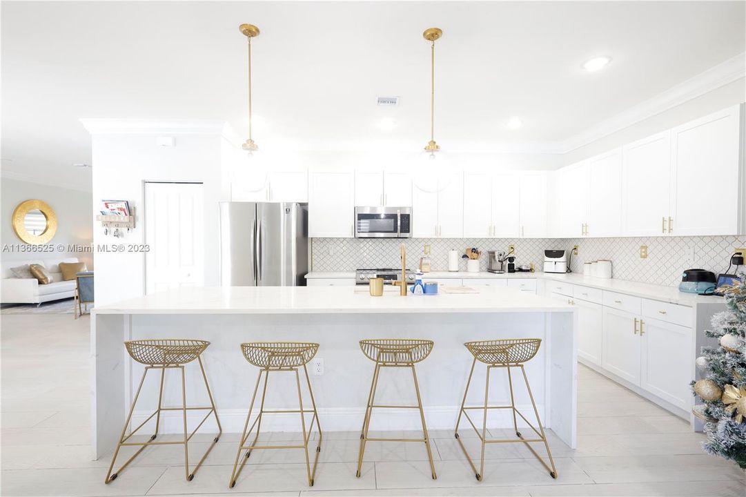 Recently Rented: $6,500 (5 beds, 4 baths, 2911 Square Feet)