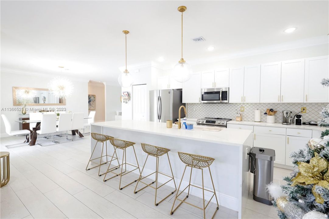 Recently Rented: $6,500 (5 beds, 4 baths, 2911 Square Feet)