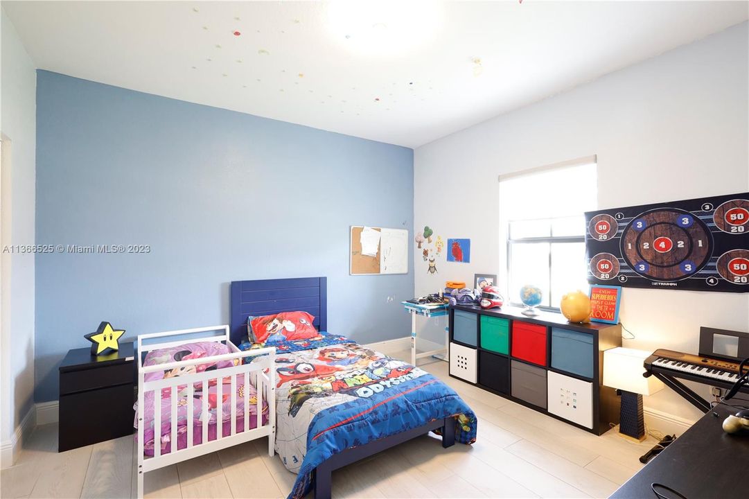 Recently Rented: $6,500 (5 beds, 4 baths, 2911 Square Feet)