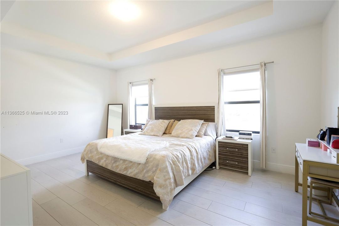 Recently Rented: $6,500 (5 beds, 4 baths, 2911 Square Feet)