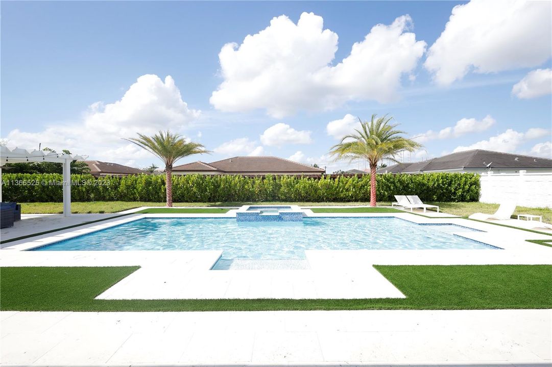 Recently Rented: $6,500 (5 beds, 4 baths, 2911 Square Feet)