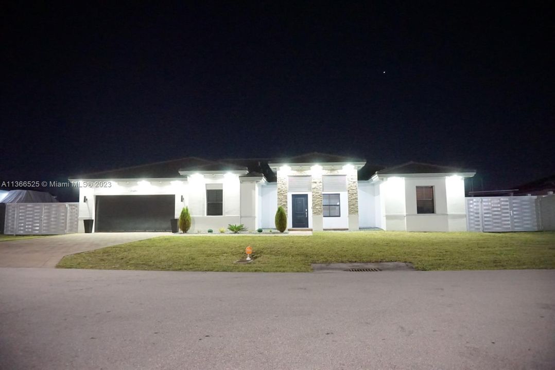 Recently Rented: $6,500 (5 beds, 4 baths, 2911 Square Feet)