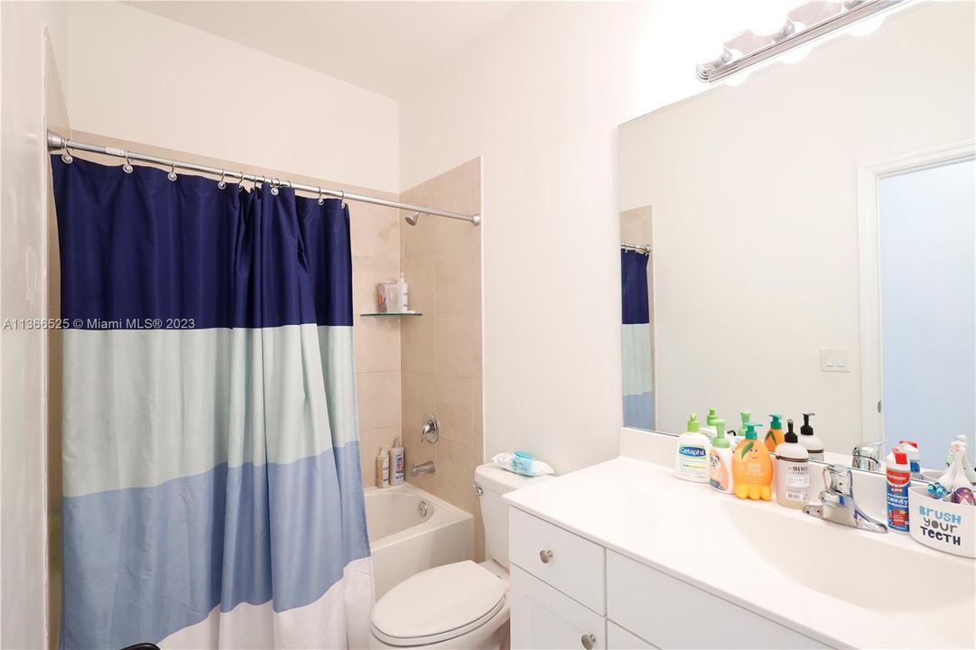 Recently Rented: $6,500 (5 beds, 4 baths, 2911 Square Feet)