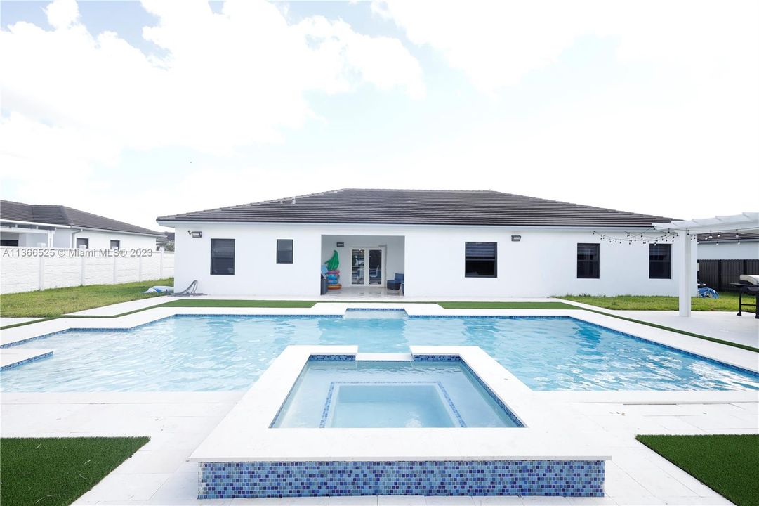 Recently Rented: $6,500 (5 beds, 4 baths, 2911 Square Feet)