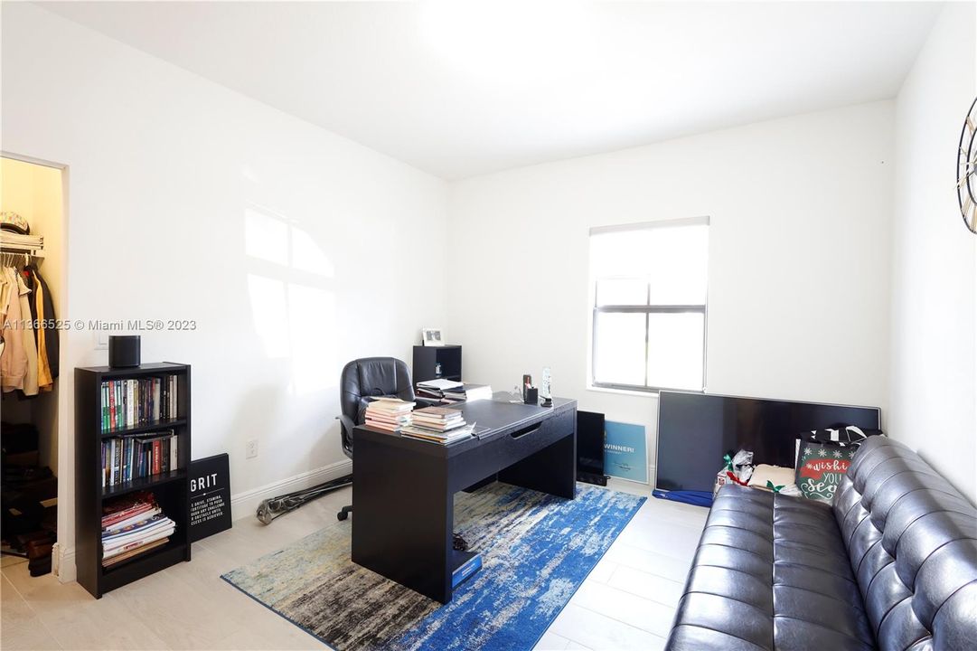 Recently Rented: $6,500 (5 beds, 4 baths, 2911 Square Feet)