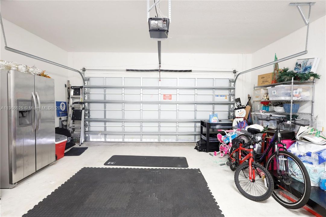 Recently Rented: $6,500 (5 beds, 4 baths, 2911 Square Feet)