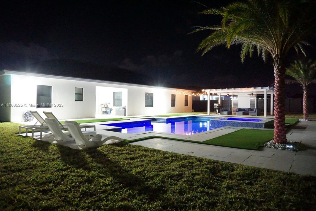 Recently Rented: $6,500 (5 beds, 4 baths, 2911 Square Feet)