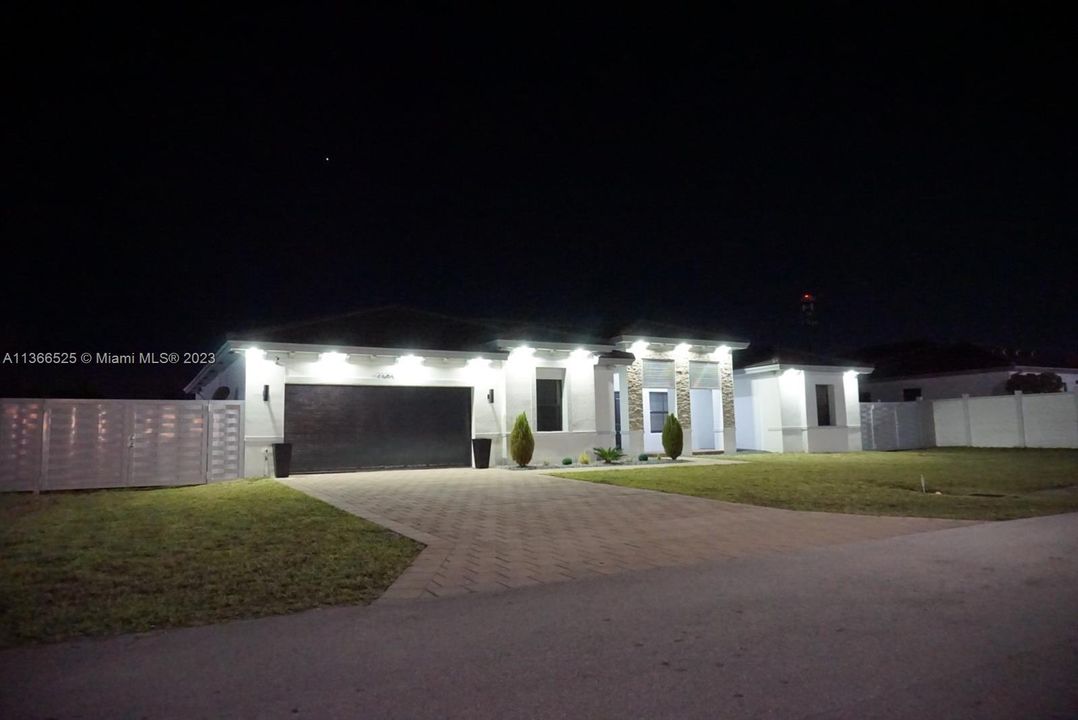 Recently Rented: $6,500 (5 beds, 4 baths, 2911 Square Feet)