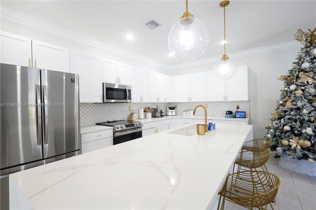 Recently Rented: $6,500 (5 beds, 4 baths, 2911 Square Feet)