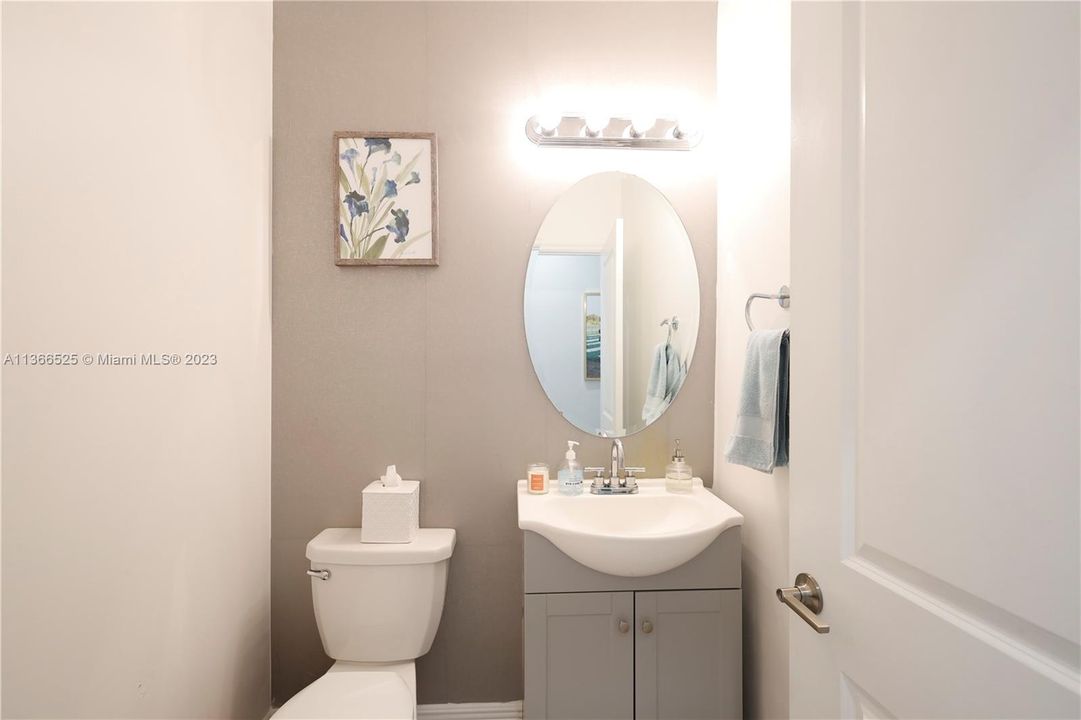 Recently Rented: $6,500 (5 beds, 4 baths, 2911 Square Feet)