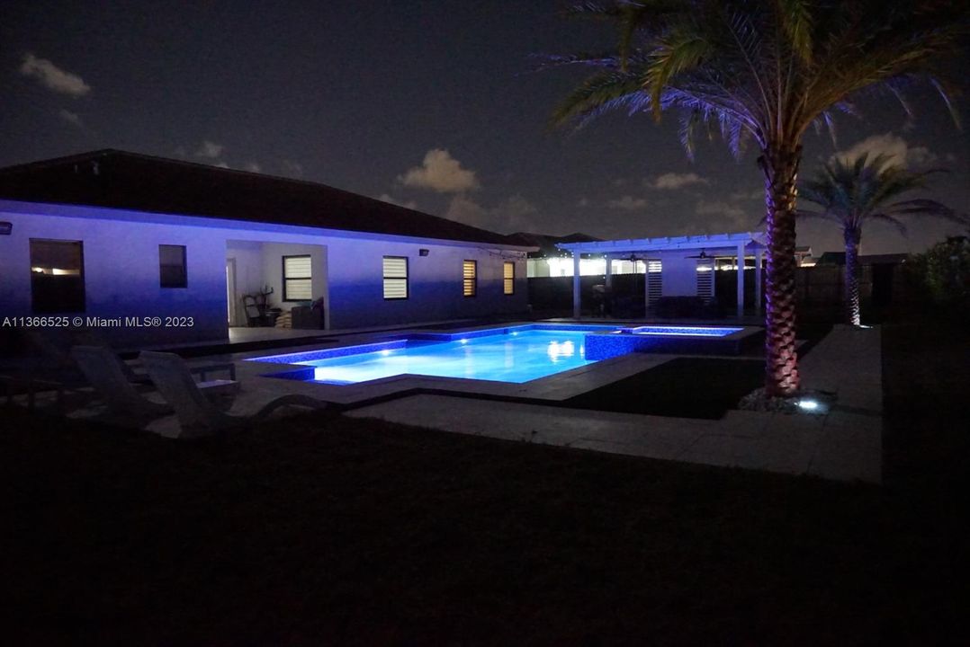 Recently Rented: $6,500 (5 beds, 4 baths, 2911 Square Feet)