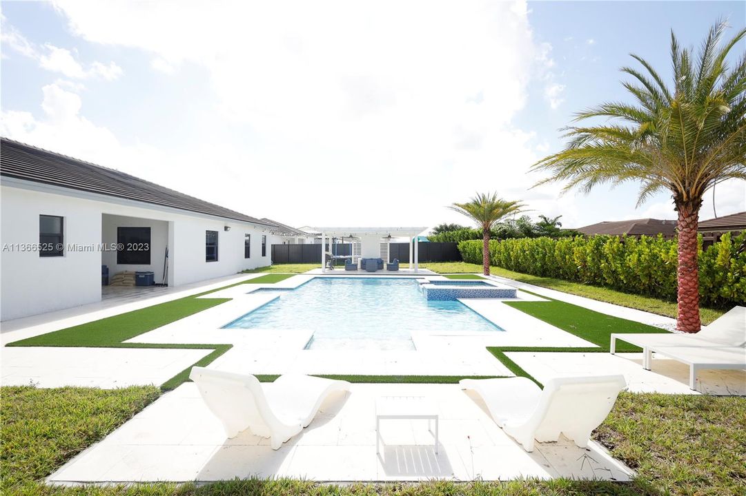 Recently Rented: $6,500 (5 beds, 4 baths, 2911 Square Feet)