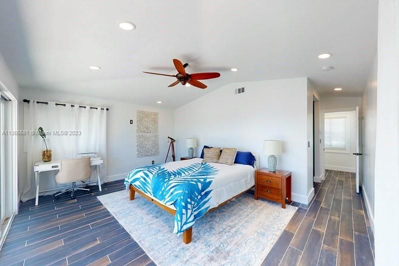 Recently Sold: $3,199,000 (3 beds, 2 baths, 1756 Square Feet)