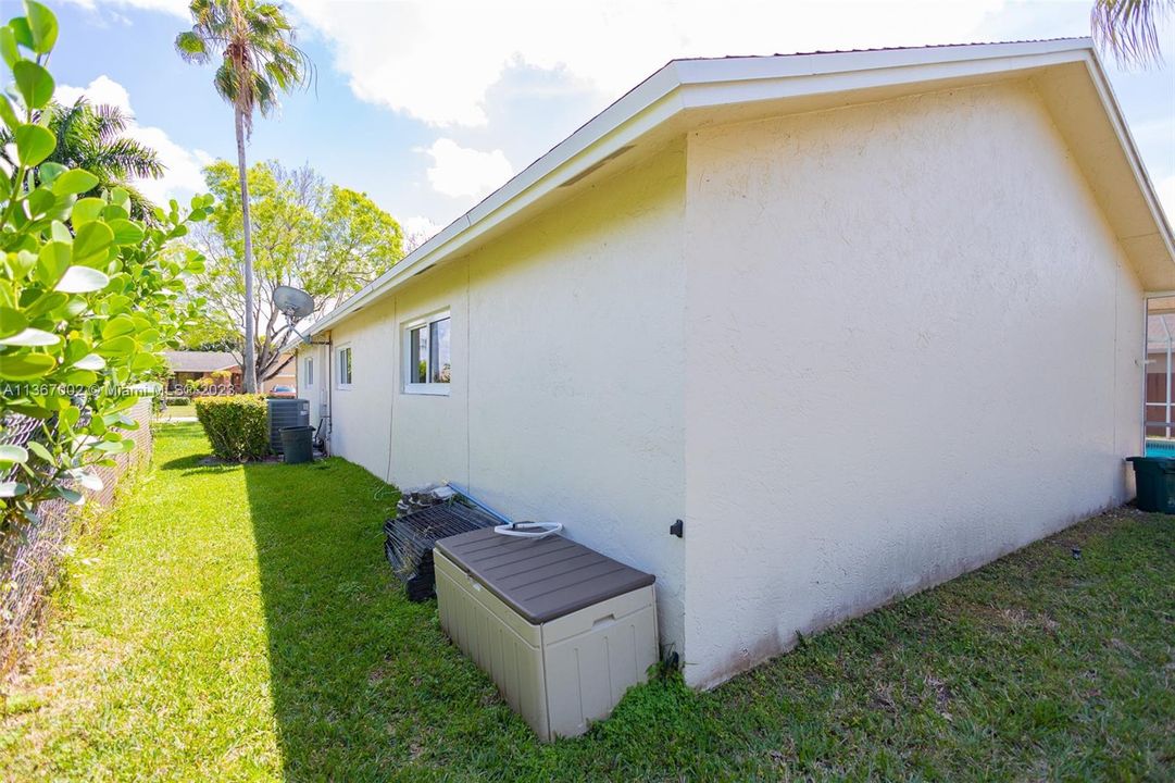 Recently Sold: $520,000 (4 beds, 2 baths, 1954 Square Feet)