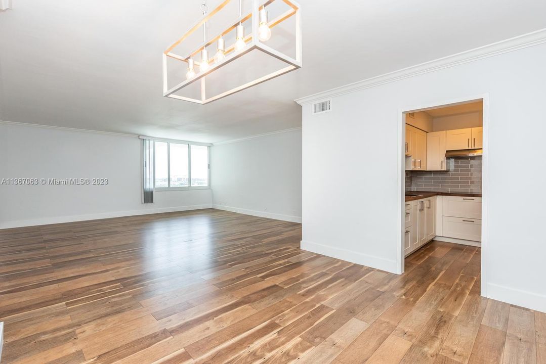 For Sale: $499,000 (1 beds, 1 baths, 970 Square Feet)