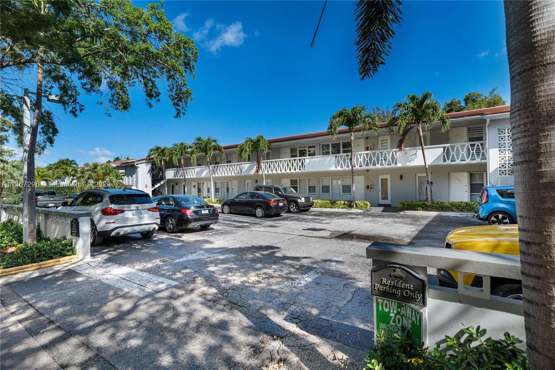 Recently Sold: $375,000 (2 beds, 1 baths, 877 Square Feet)