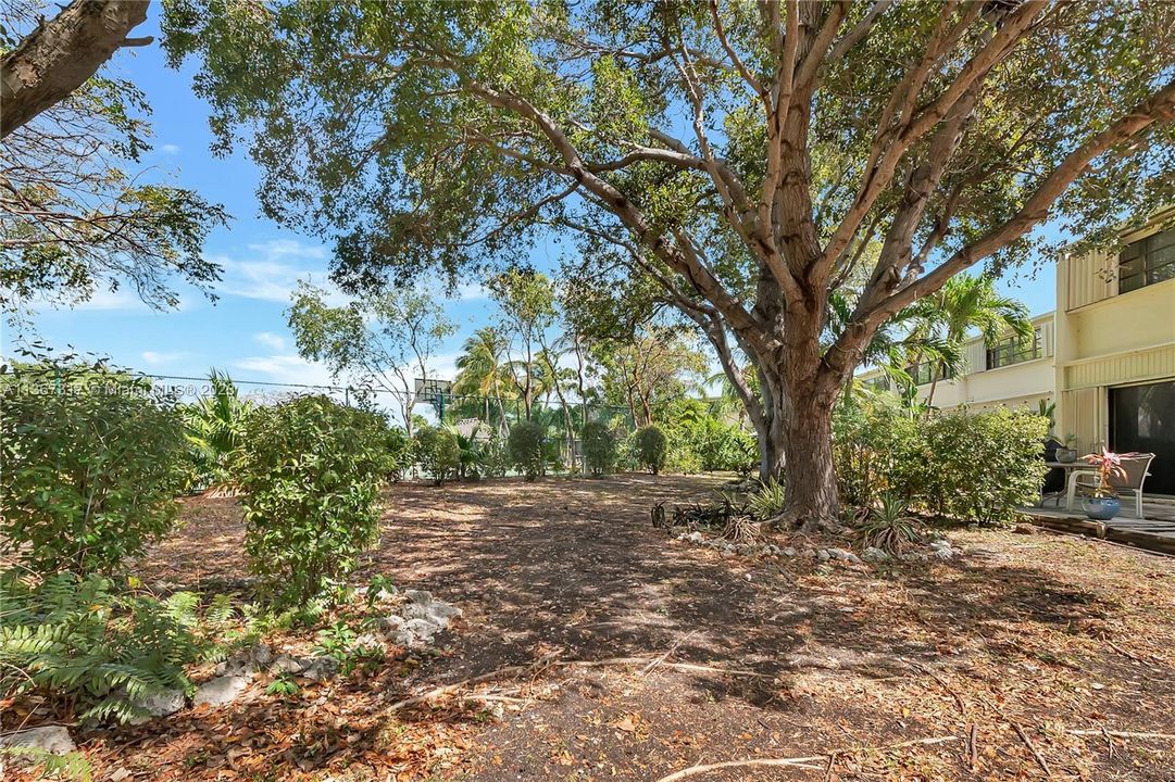 Recently Sold: $625,000 (2 beds, 2 baths, 1352 Square Feet)