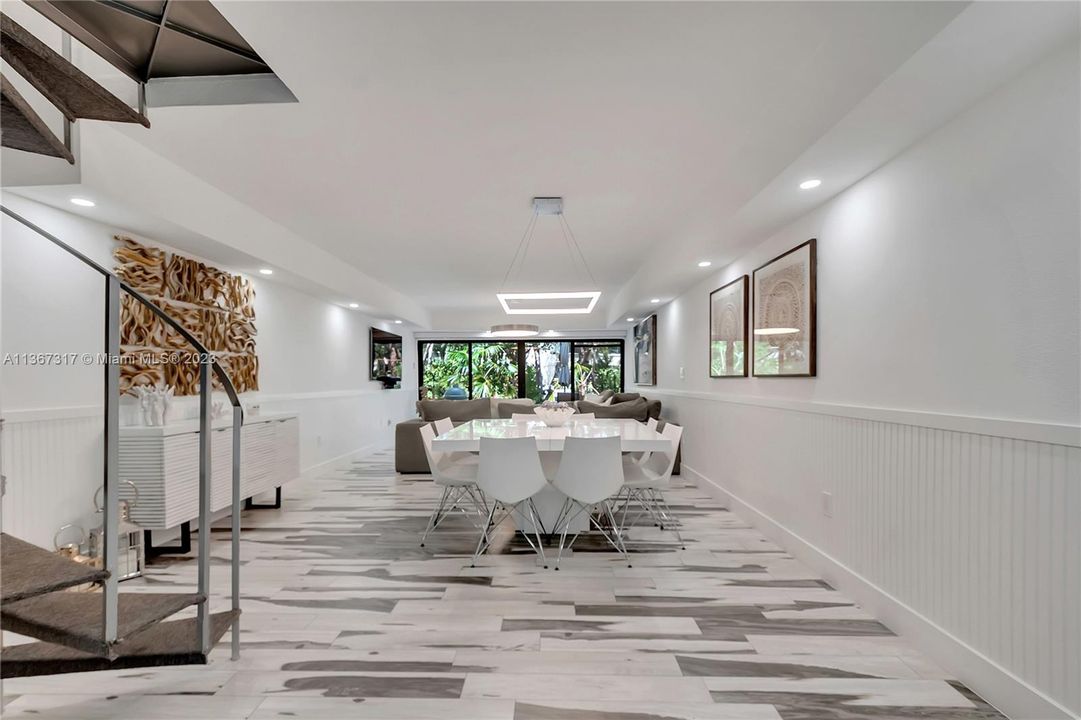 Recently Sold: $625,000 (2 beds, 2 baths, 1352 Square Feet)