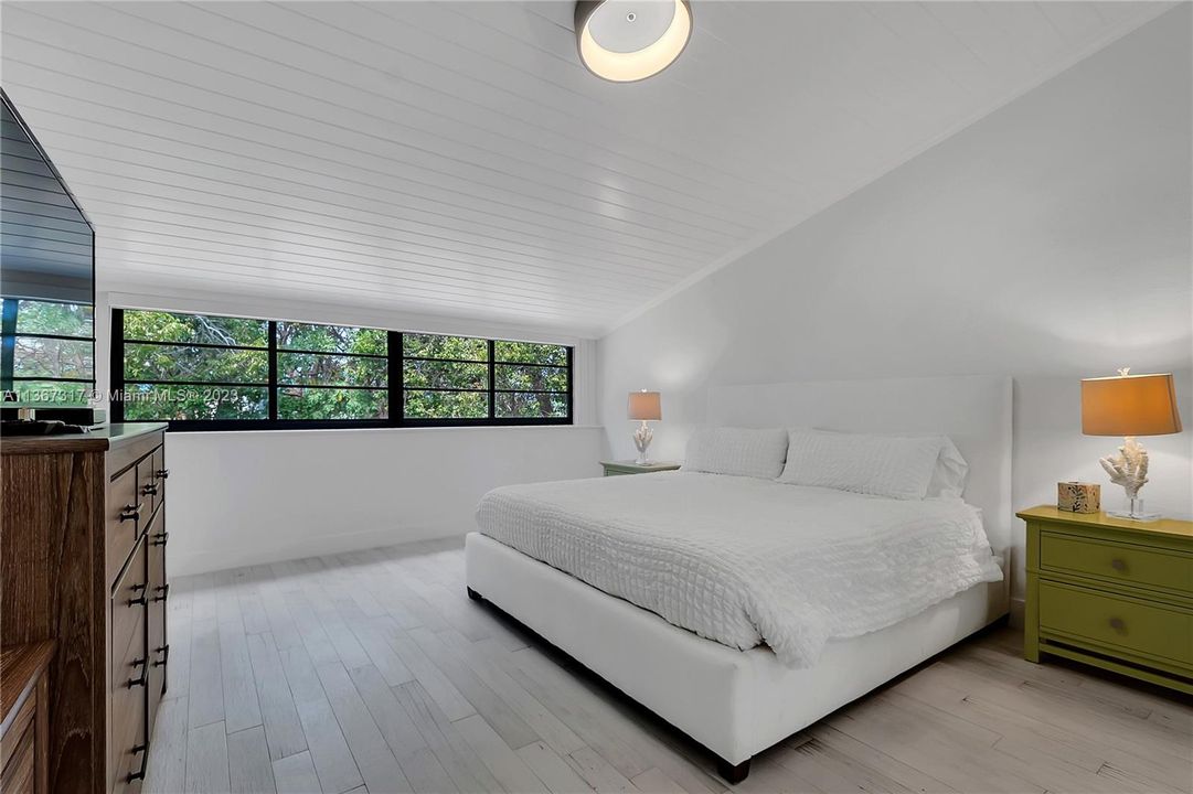 Recently Sold: $625,000 (2 beds, 2 baths, 1352 Square Feet)