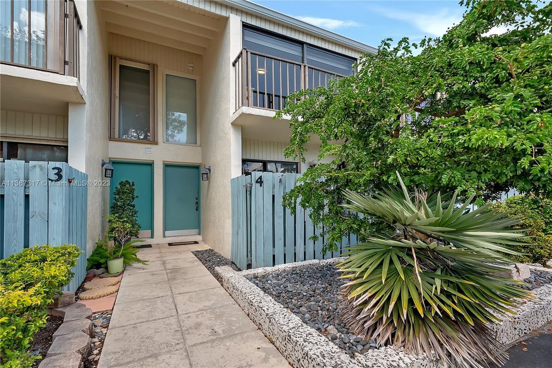 Recently Sold: $625,000 (2 beds, 2 baths, 1352 Square Feet)