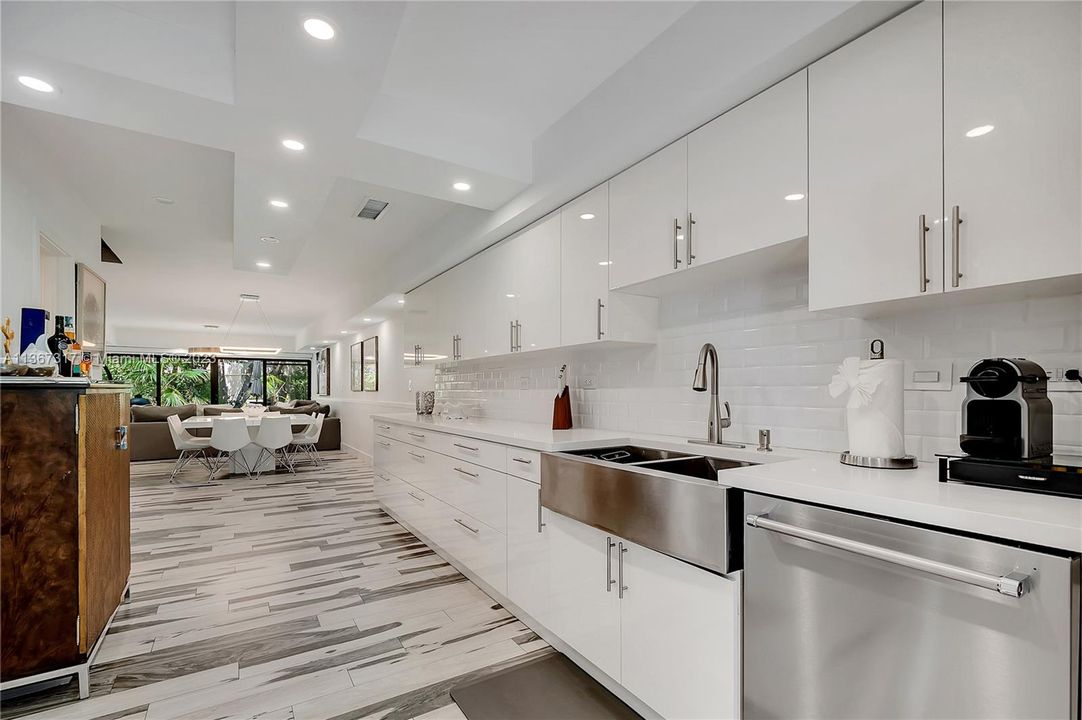 Recently Sold: $625,000 (2 beds, 2 baths, 1352 Square Feet)