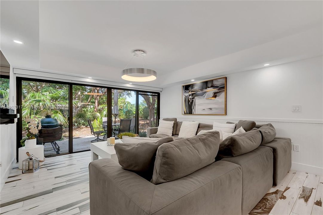 Recently Sold: $625,000 (2 beds, 2 baths, 1352 Square Feet)