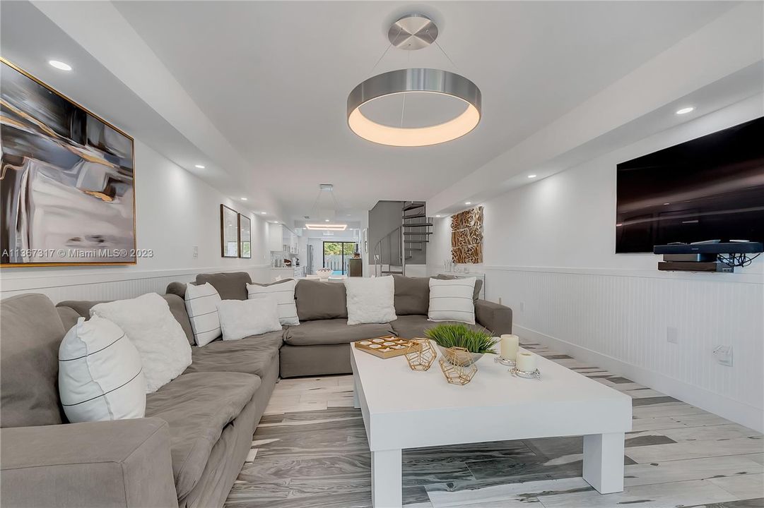 Recently Sold: $625,000 (2 beds, 2 baths, 1352 Square Feet)