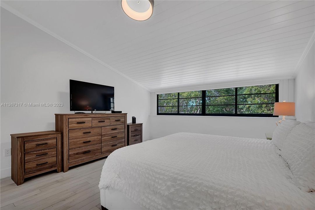 Recently Sold: $625,000 (2 beds, 2 baths, 1352 Square Feet)