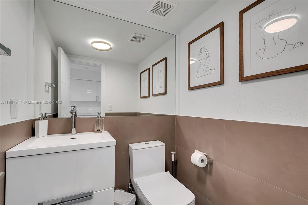 Recently Sold: $625,000 (2 beds, 2 baths, 1352 Square Feet)