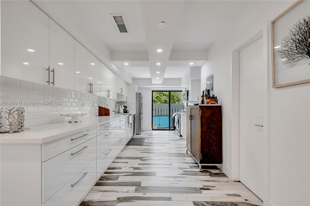 Recently Sold: $625,000 (2 beds, 2 baths, 1352 Square Feet)