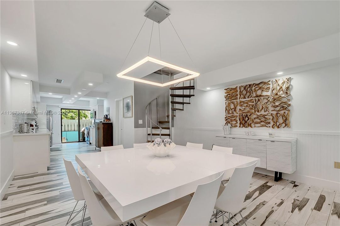 Recently Sold: $625,000 (2 beds, 2 baths, 1352 Square Feet)