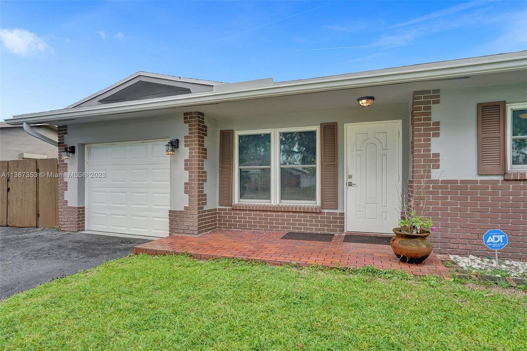 最近售出: $459,000 (3 贝兹, 2 浴室, 1471 平方英尺)