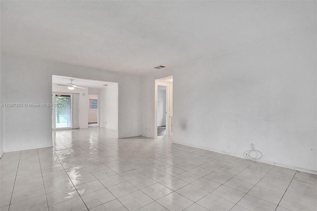 最近售出: $459,000 (3 贝兹, 2 浴室, 1471 平方英尺)