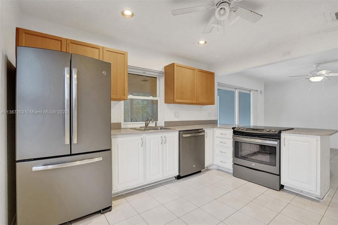 最近售出: $459,000 (3 贝兹, 2 浴室, 1471 平方英尺)