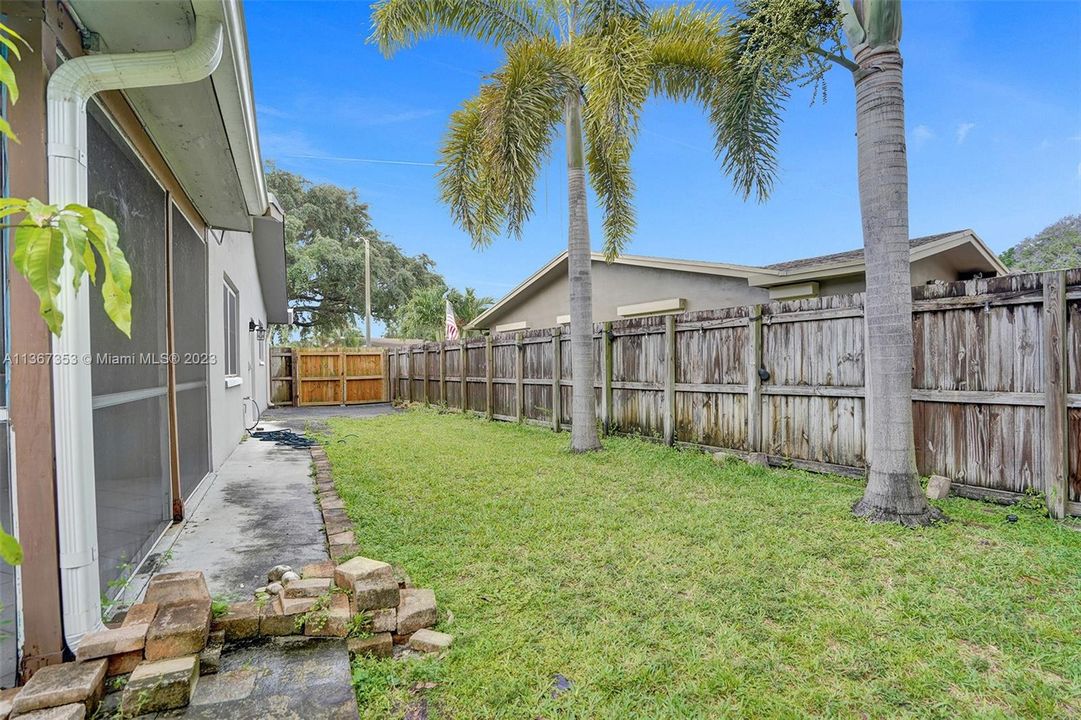 最近售出: $459,000 (3 贝兹, 2 浴室, 1471 平方英尺)