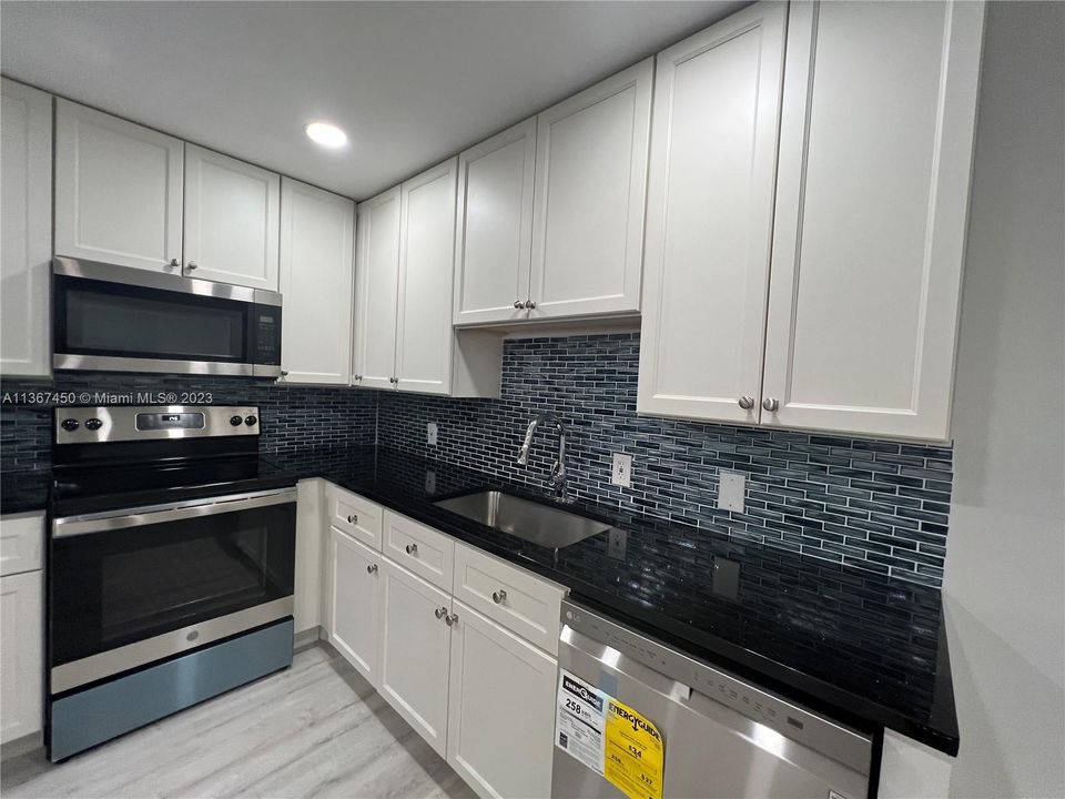 Recently Sold: $138,250 (1 beds, 1 baths, 726 Square Feet)