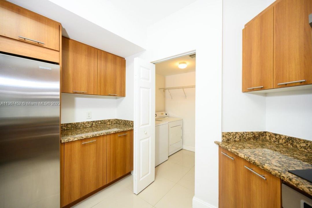 Recently Rented: $3,000 (2 beds, 2 baths, 1331 Square Feet)