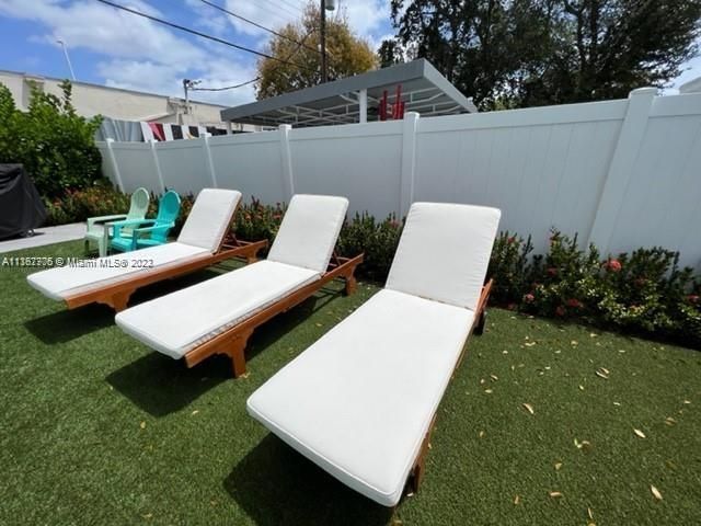 Recently Rented: $9,000 (5 beds, 3 baths, 2265 Square Feet)