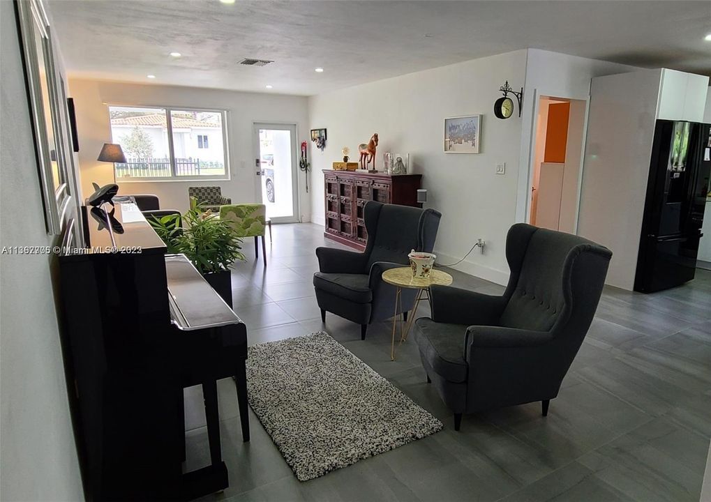 Recently Rented: $9,000 (5 beds, 3 baths, 2265 Square Feet)