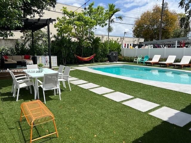 Recently Rented: $9,000 (5 beds, 3 baths, 2265 Square Feet)