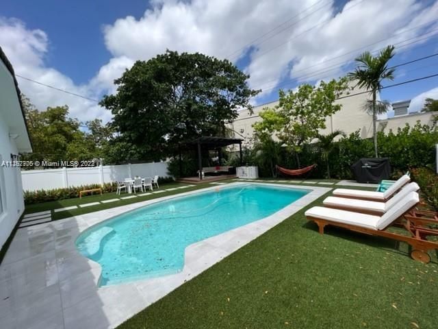 Recently Rented: $9,000 (5 beds, 3 baths, 2265 Square Feet)