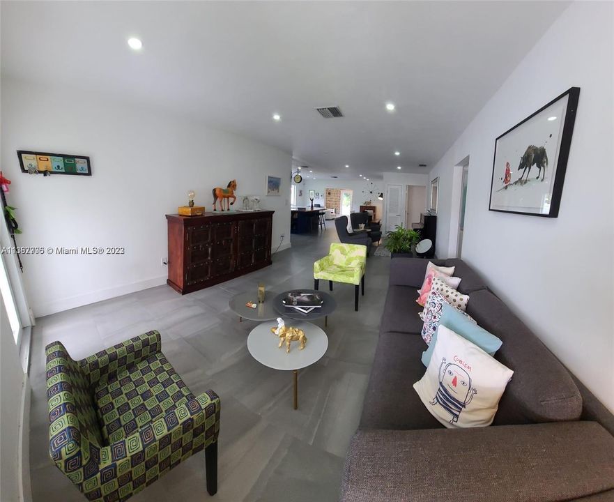 Recently Rented: $9,000 (5 beds, 3 baths, 2265 Square Feet)