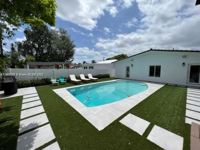 Recently Rented: $9,000 (5 beds, 3 baths, 2265 Square Feet)